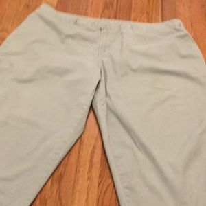 🌈 Cherokee~~Green Capris~~🌈